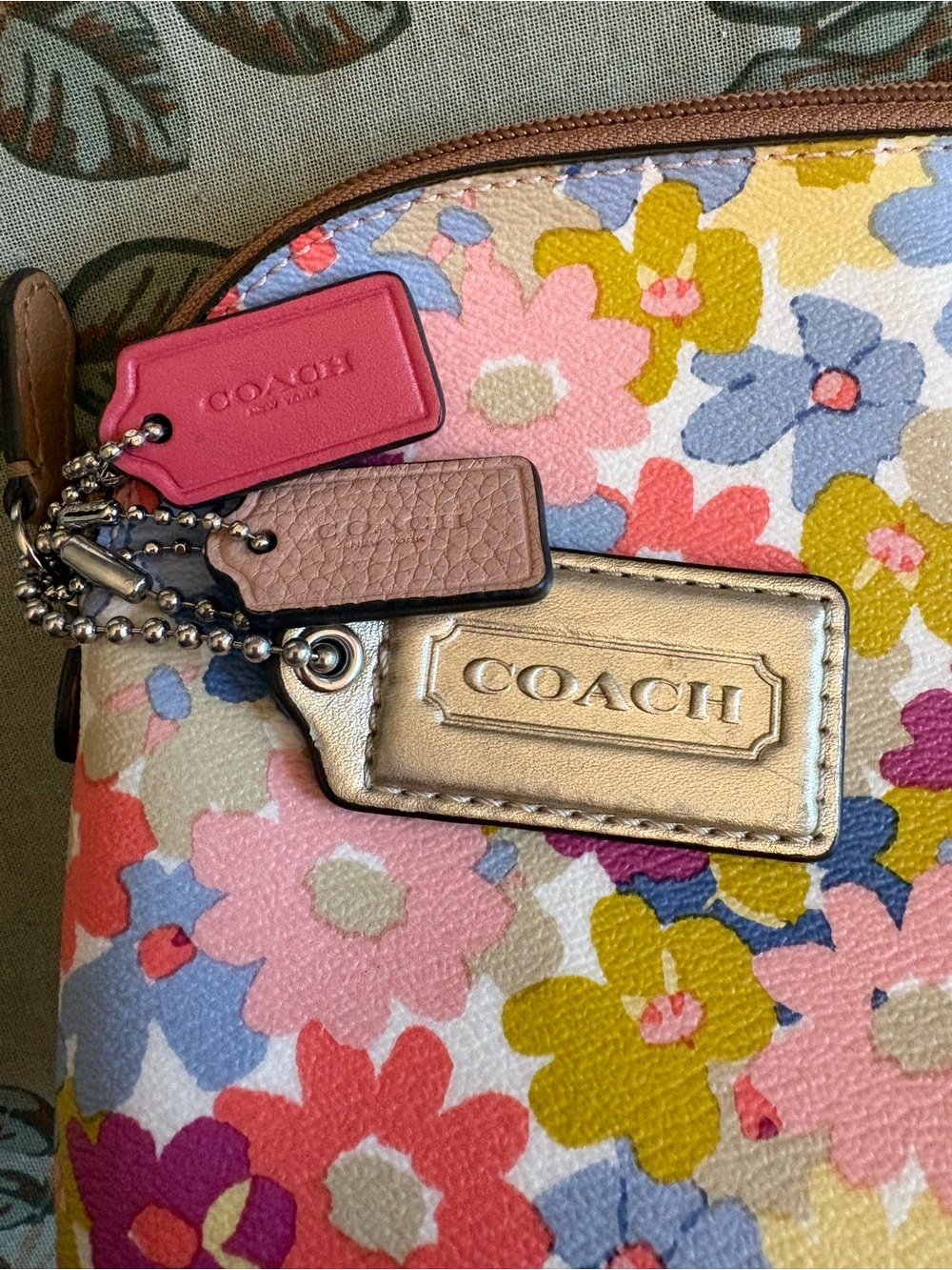 Coach Peyton Floral Cosmetic Pouch Makeup Bag 🌸✨ - Picture 4 of 15